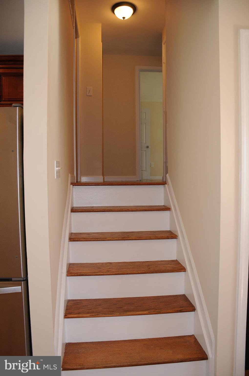 9307 Friar Road Fort Washington, MD 20744 - Photo 18 of 31 Hallway to Upper Level