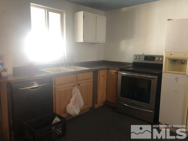 490 Capricorn Circle Reno, NV 89521 - Photo 6 of 26 a utility room with dryer and washer