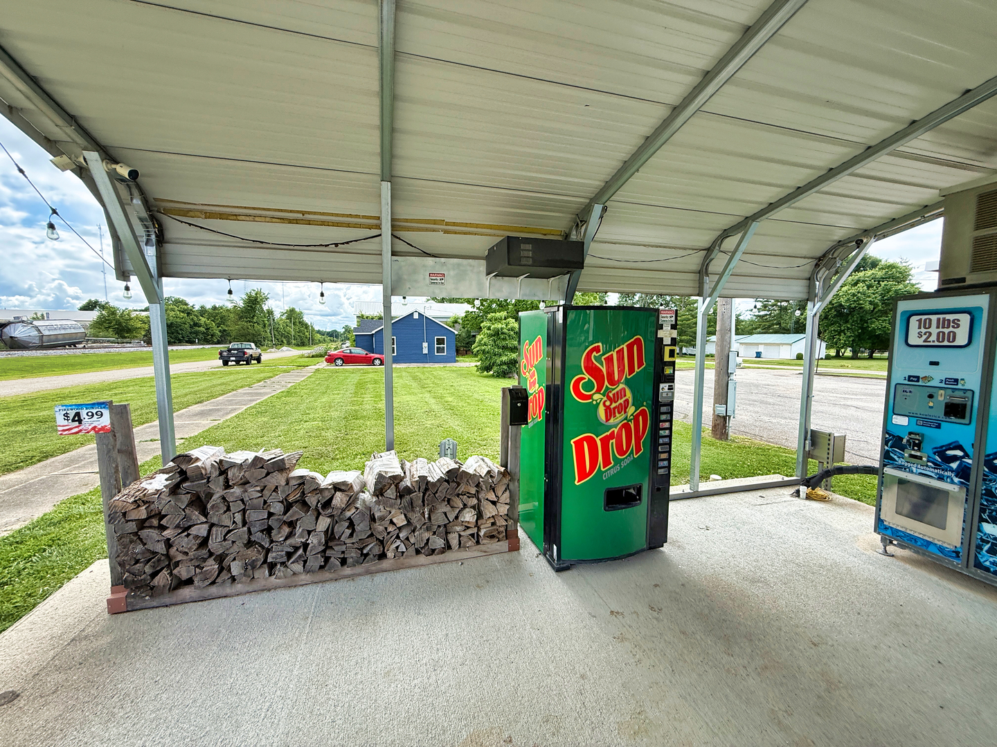300 Front Street Xenia, IL 62899 - Photo 7 of 21 a view of a garage with furniture