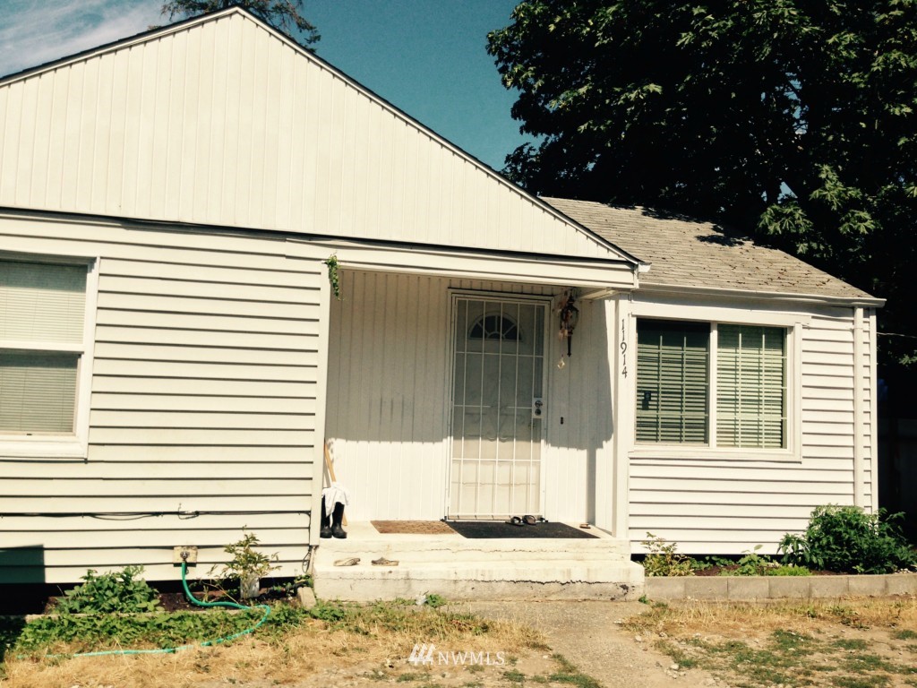 11914 Renton Avenue South Seattle, WA 98178 - Photo 1 of 10 Gallery Image 1
