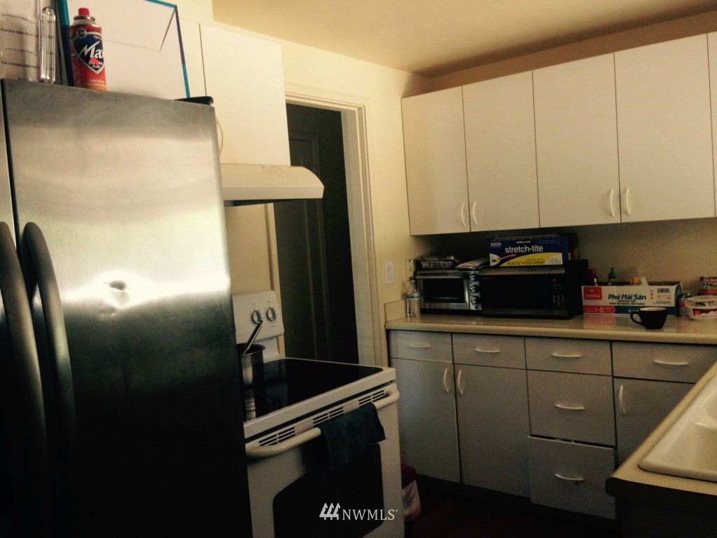 11914 Renton Avenue South Seattle, WA 98178 - Photo 5 of 10 Gallery Image 5