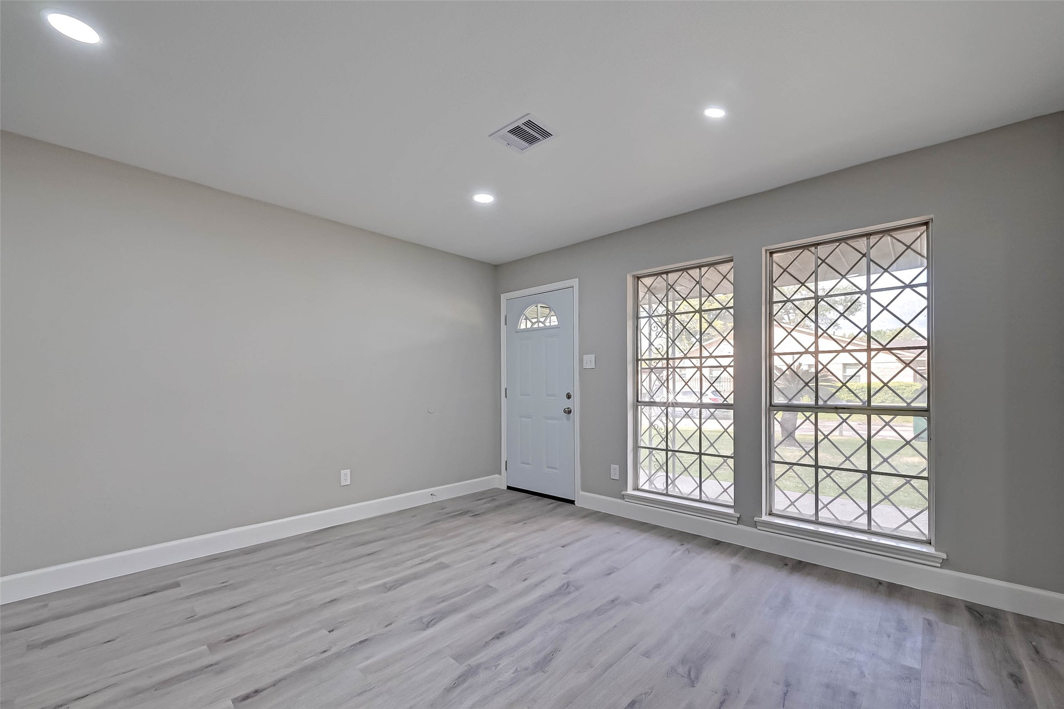 5838 Reed Road Houston, TX 77033 - Photo 2 of 19