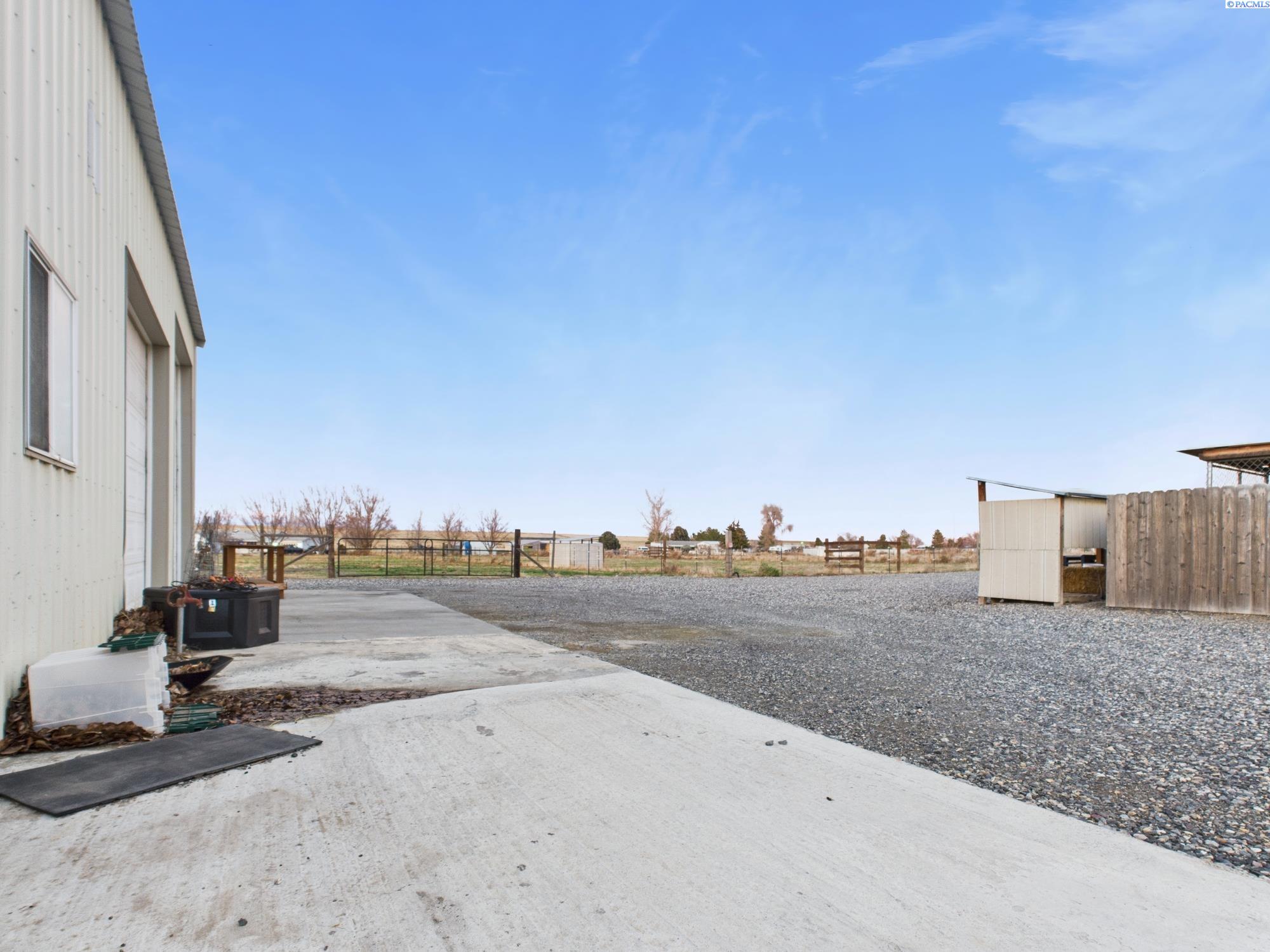 17004 East Ruppert Road Benton City, WA 99320 - Photo 10 of 44 Gallery Image 10