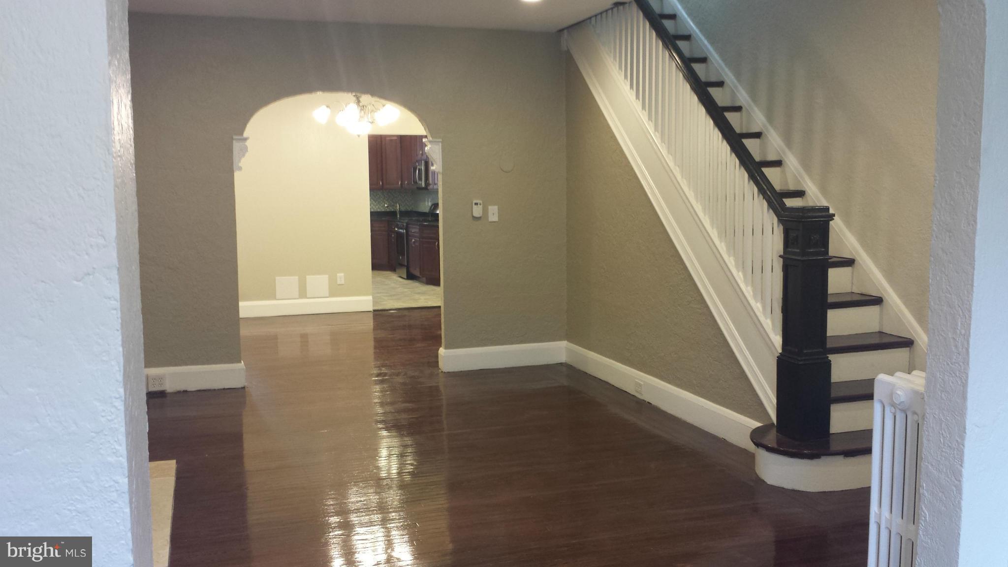 6326 Frederick Road Catonsville, MD 21228 - Photo 3 of 20 Living Room