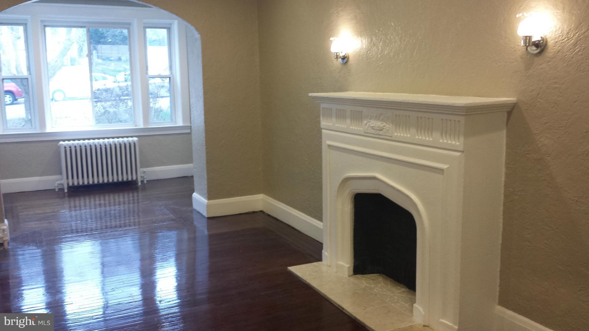 6326 Frederick Road Catonsville, MD 21228 - Photo 4 of 20 Living Room / Dining Room