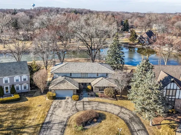 $625,000 | 9 Buckingham Drive, Sugar Grove, IL 60554