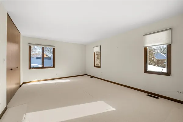 $625,000 | 9 Buckingham Drive, Sugar Grove, IL 60554