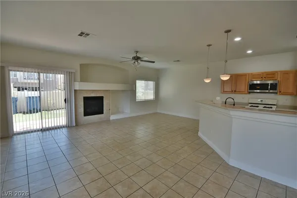 $1,800 | 6555 Bucking Horse Lane, Unit 103, Henderson, NV 89011