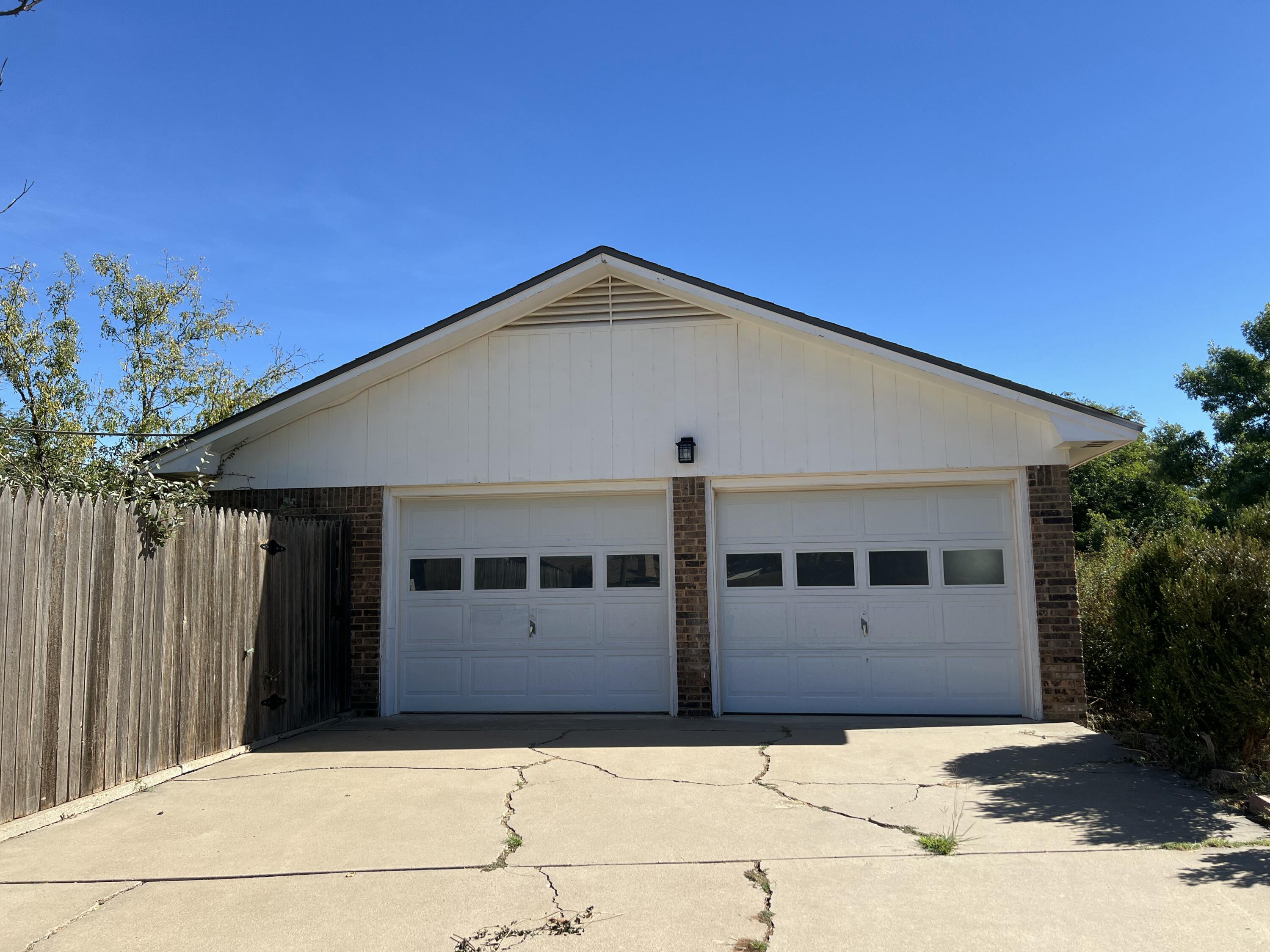 5520 36th Street Lubbock, TX 79407 - Photo 23 of 27 a front view of a house with windows