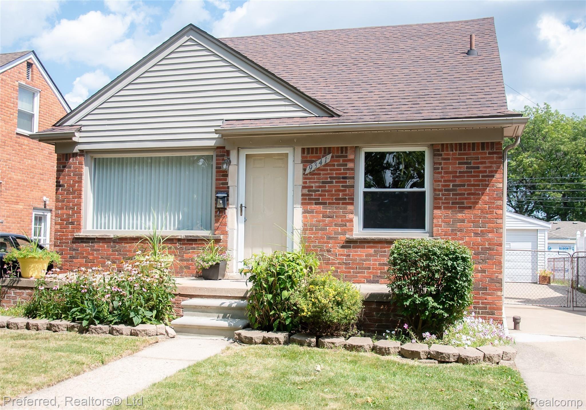9341 Rosedale Boulevard Allen Park, MI 48101 - Photo 1 of 36 DSC_8477.jpg