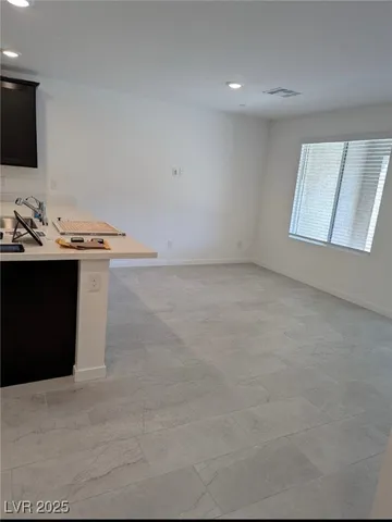 $2,100 | 6270 Foxes Dl Street, Las Vegas, NV 89166