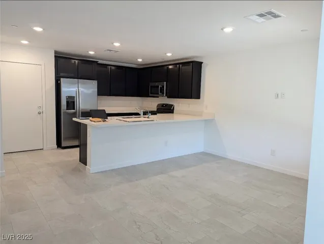 $2,100 | 6270 Foxes Dl Street, Las Vegas, NV 89166