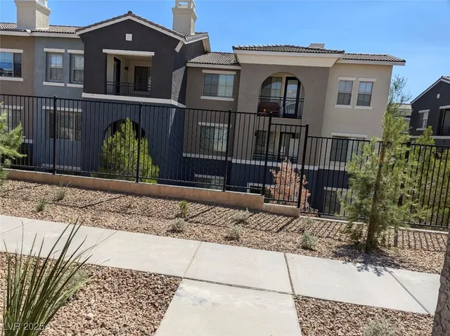 $2,100 | 6270 Foxes Dl Street, Las Vegas, NV 89166
