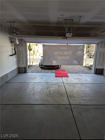 $2,100 | 6270 Foxes Dl Street, Las Vegas, NV 89166