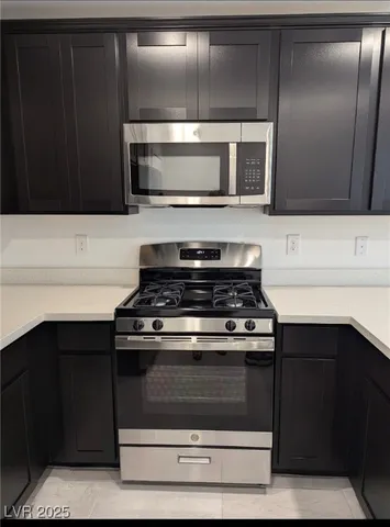 $2,100 | 6270 Foxes Dl Street, Las Vegas, NV 89166