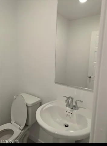 $2,100 | 6270 Foxes Dl Street, Las Vegas, NV 89166