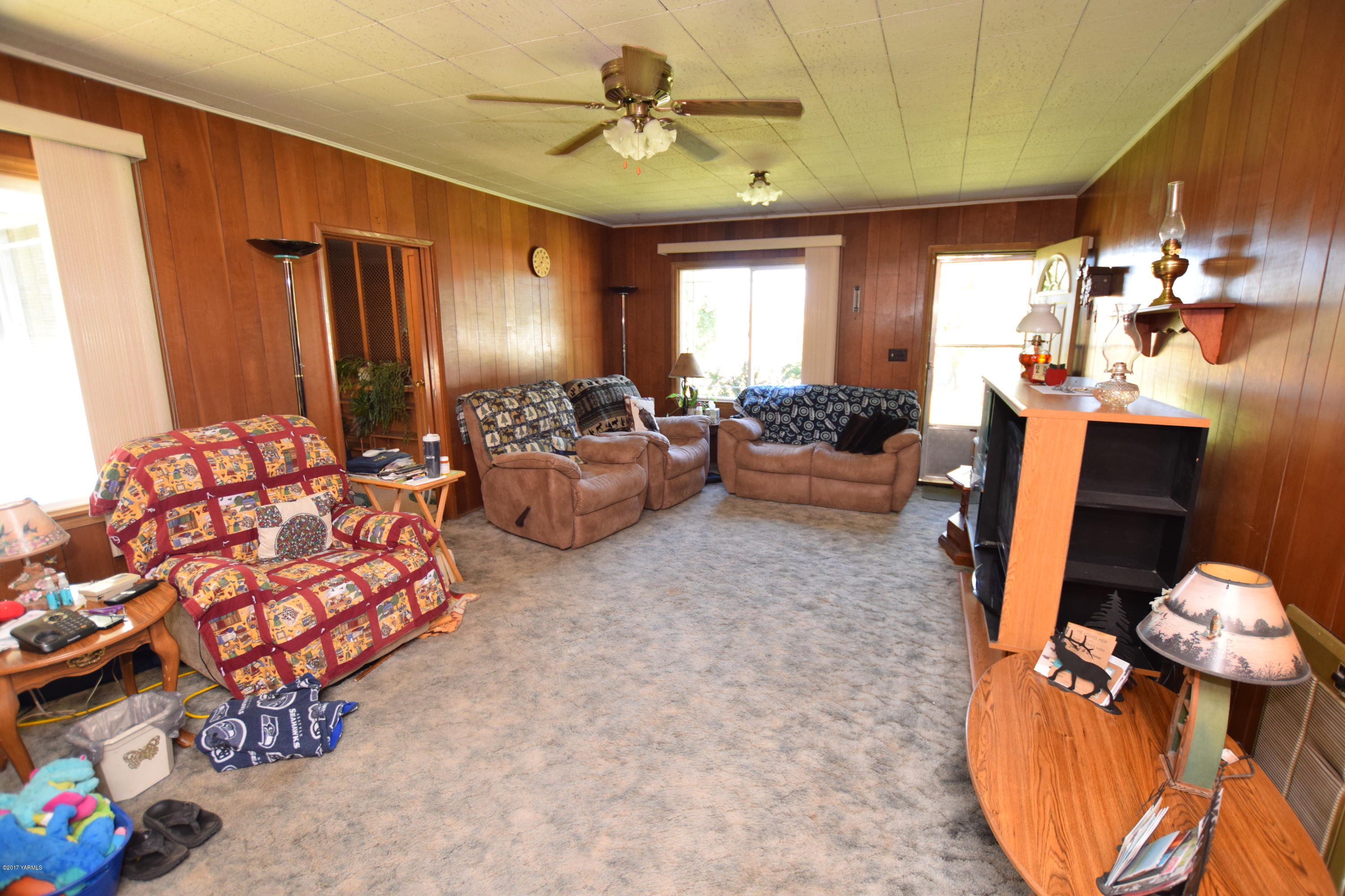 13760 Rutherford Road Yakima, WA 98903 - Photo 3 of 25 a living room with furniture windows and a chandelier