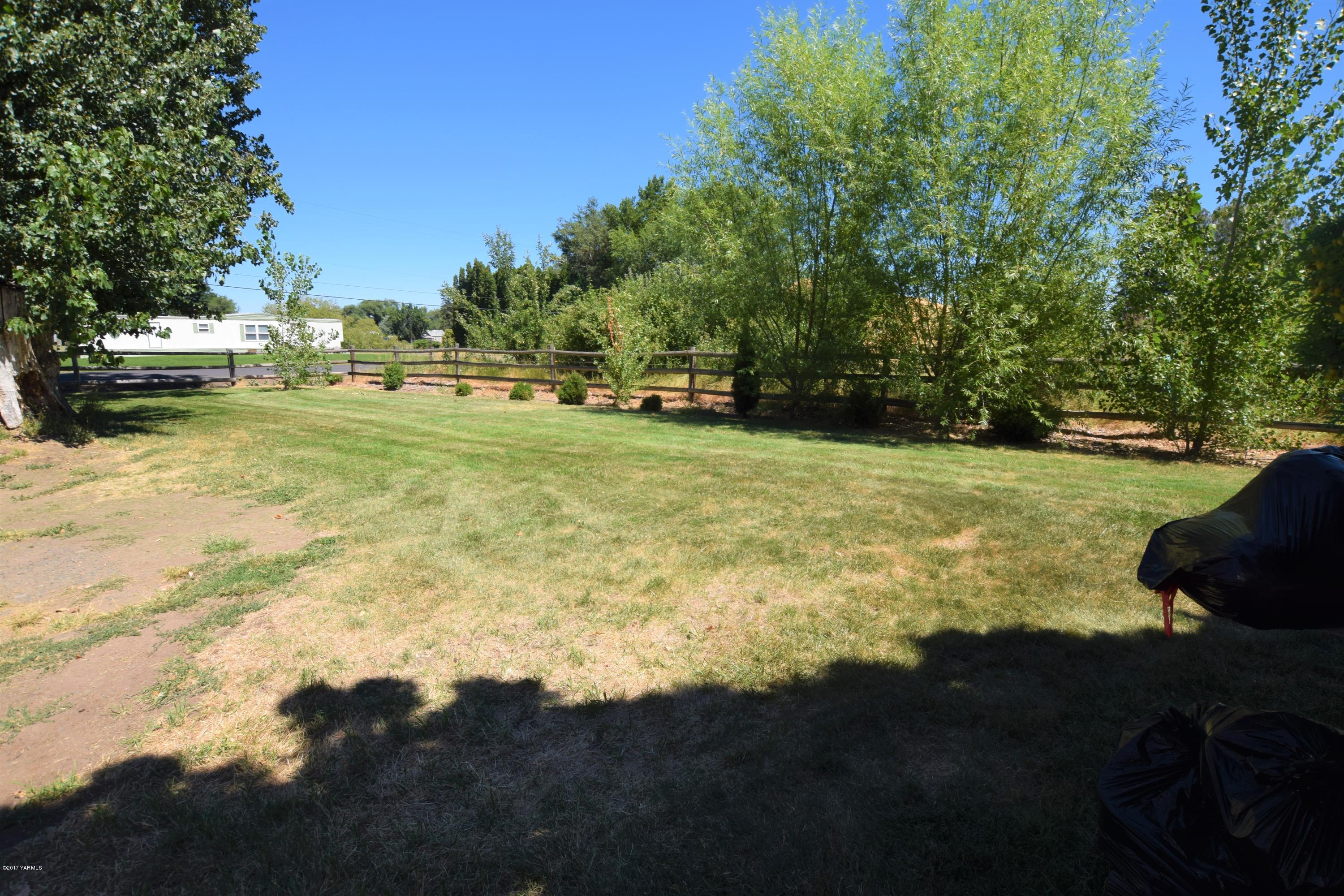 13760 Rutherford Road Yakima, WA 98903 - Photo 23 of 25 a view of a yard with a house