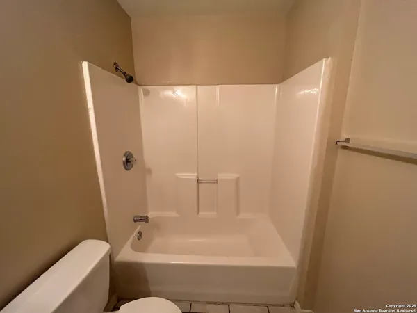 $1,295 | 5619 Lakebend W Drive, Unit B, San Antonio, TX 78244