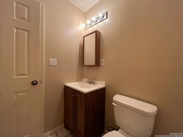 $1,295 | 5619 Lakebend W Drive, Unit B, San Antonio, TX 78244