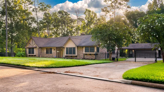 $395,000 | 16602 East Kingscoate Drive, Crosby, TX 77532