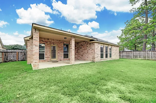 a view of a house with backyard and porch
