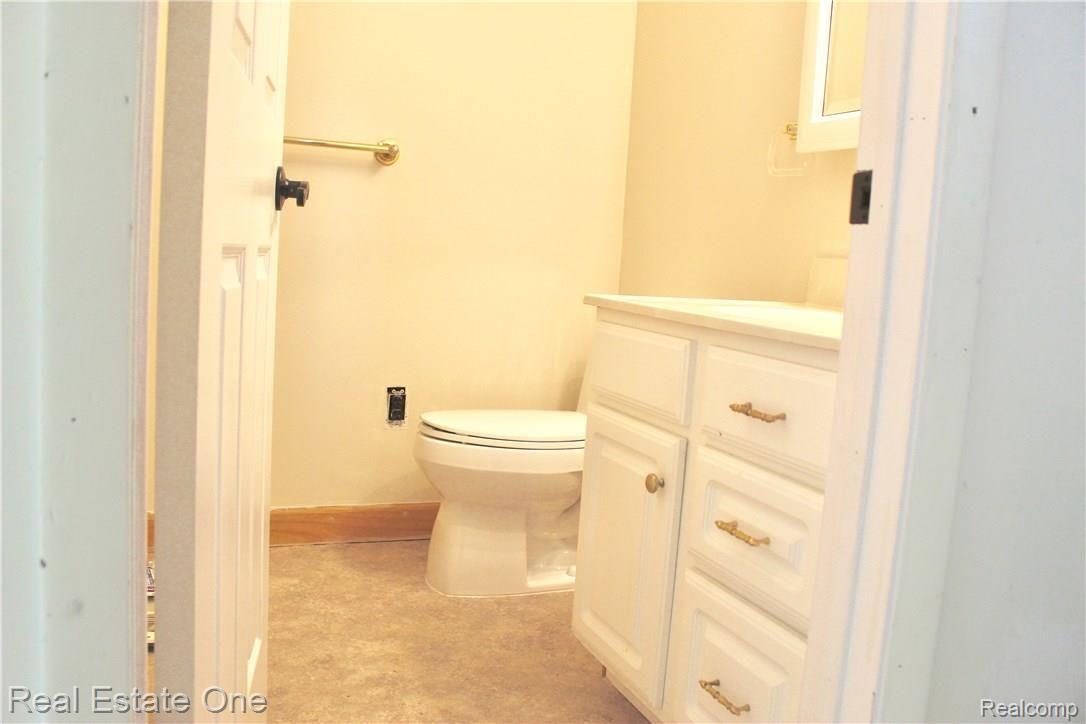 42708 Hanford Road Canton, MI 48187 - Photo 40 of 48 lower level full bathroom