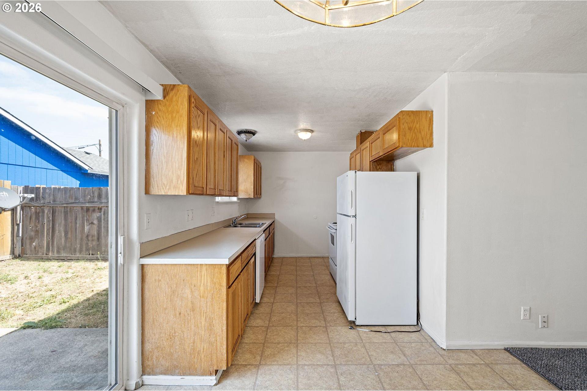 4256 Daisy Street Springfield, OR 97478 - Photo 3 of 29 Gallery Image 3