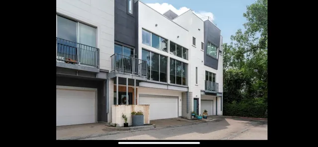 a view of a white building among the palm tree