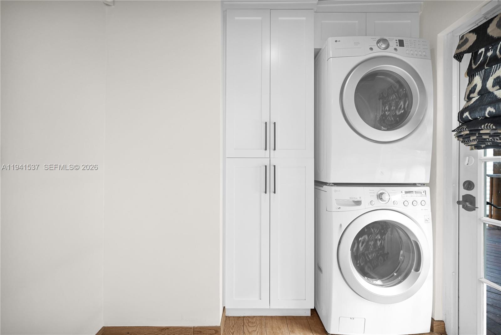 6560 Southwest 39th Street Miami, FL 33155 - Photo 14 of 17 a utility room with dryer and washer