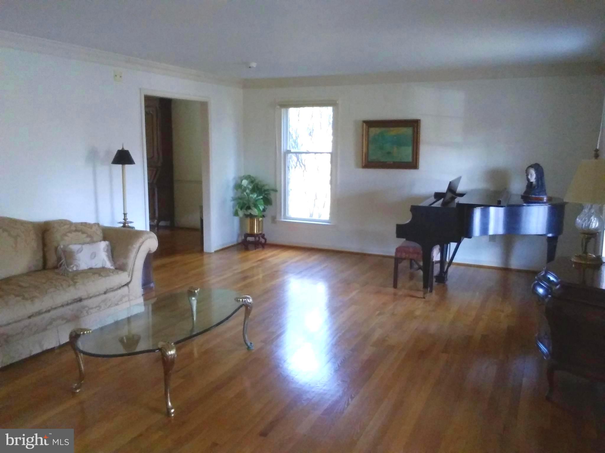 577 Sentinel Road Moorestown, NJ 08057 - Photo 6 of 25 Living Room