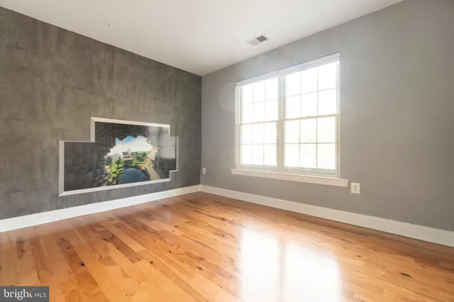 a view of empty room with window