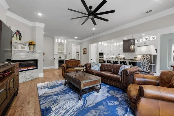 $699,500 | 57 Lone Oak Boulevard, Pottsboro, TX 75076