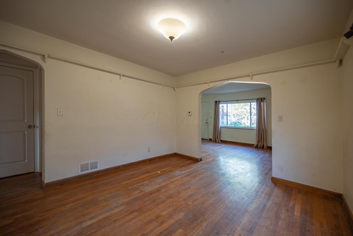 631 Crescent Road Columbus, OH 43204 - Photo 13 of 40 Hardwood floors
