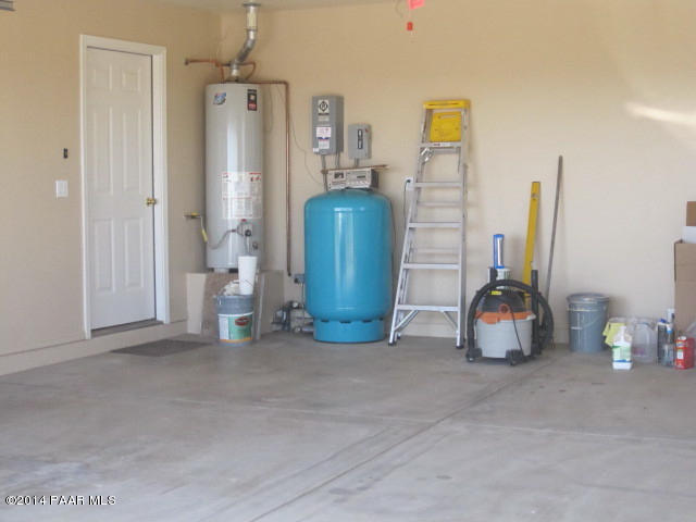 850 West Iris Road Paulden, AZ 86334 - Photo 13 of 17 a view of a room with gym equipment