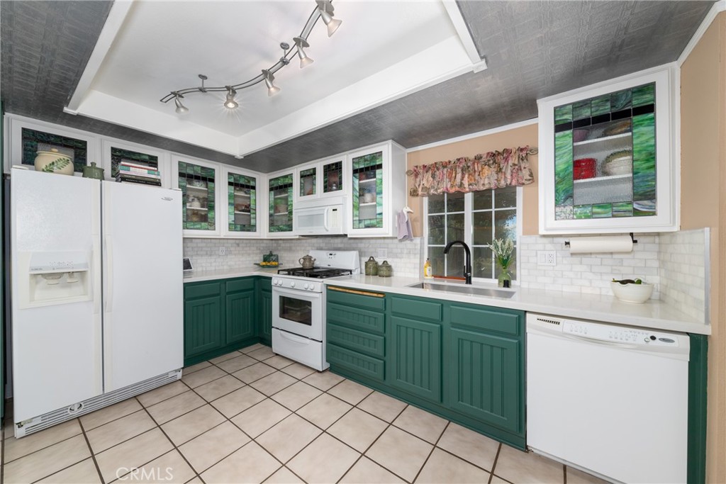 361 Canyon View Drive Calimesa, CA 92320 - Photo 12 of 43