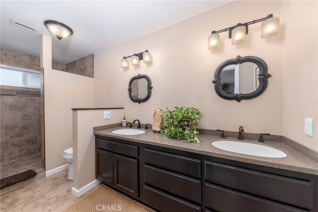 361 Canyon View Drive Calimesa, CA 92320 - Photo 22 of 43 Primary Suite Bathroom