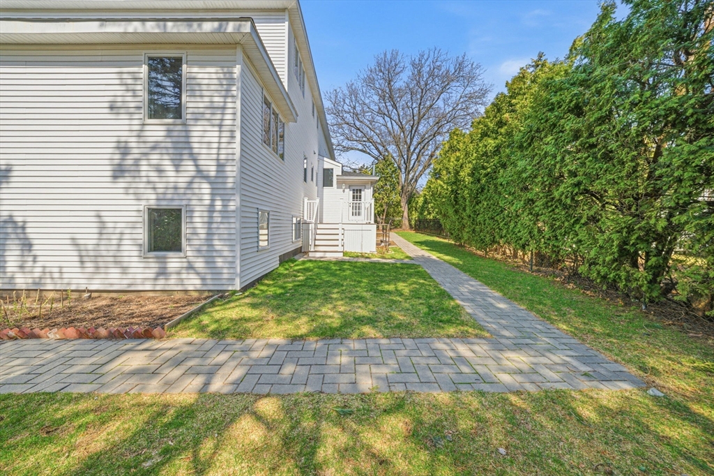 124 Deborah Road Newton, MA 02459 - Photo 3 of 39