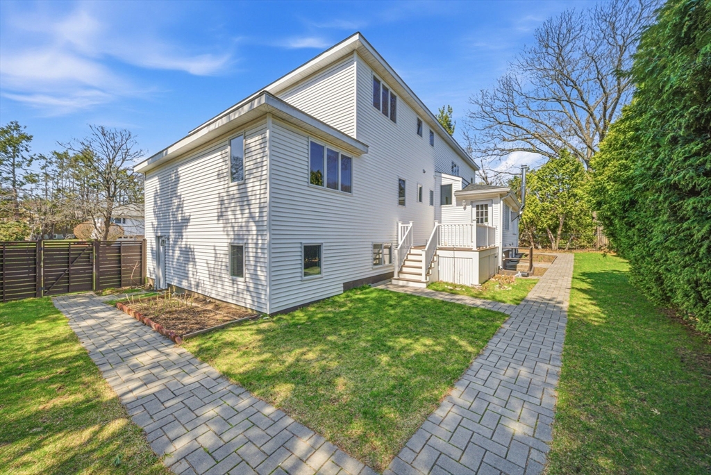 124 Deborah Road Newton, MA 02459 - Photo 4 of 39
