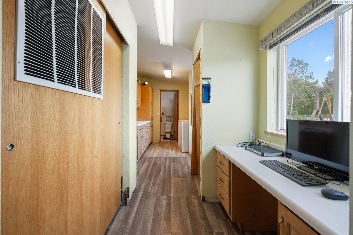 28707 South Finley Road Kennewick, WA 99337 - Photo 15 of 27 Gallery Image 15