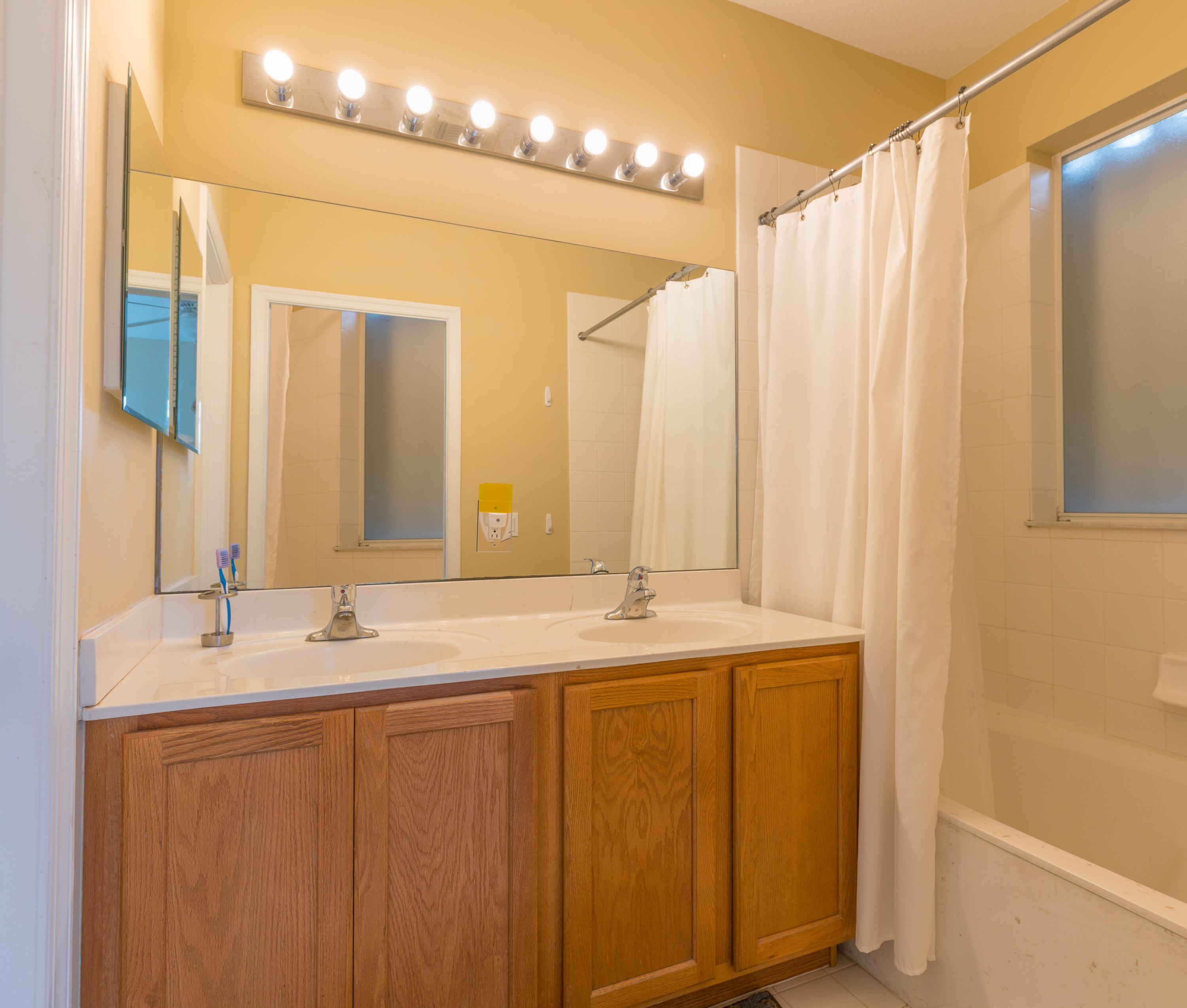 3237 Laurel Ridge Circle Riviera Beach, FL 33404 - Photo 15 of 24 williamaleonard.com-06798