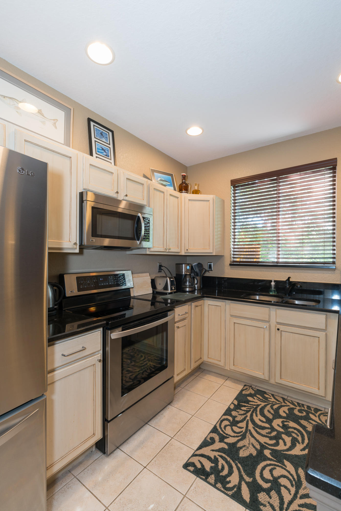 3237 Laurel Ridge Circle Riviera Beach, FL 33404 - Photo 8 of 24 DSC06788