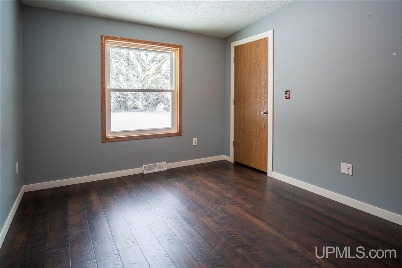 5590 25th Road Gladstone, MI 49837 - Photo 19 of 30 Gallery Image 19