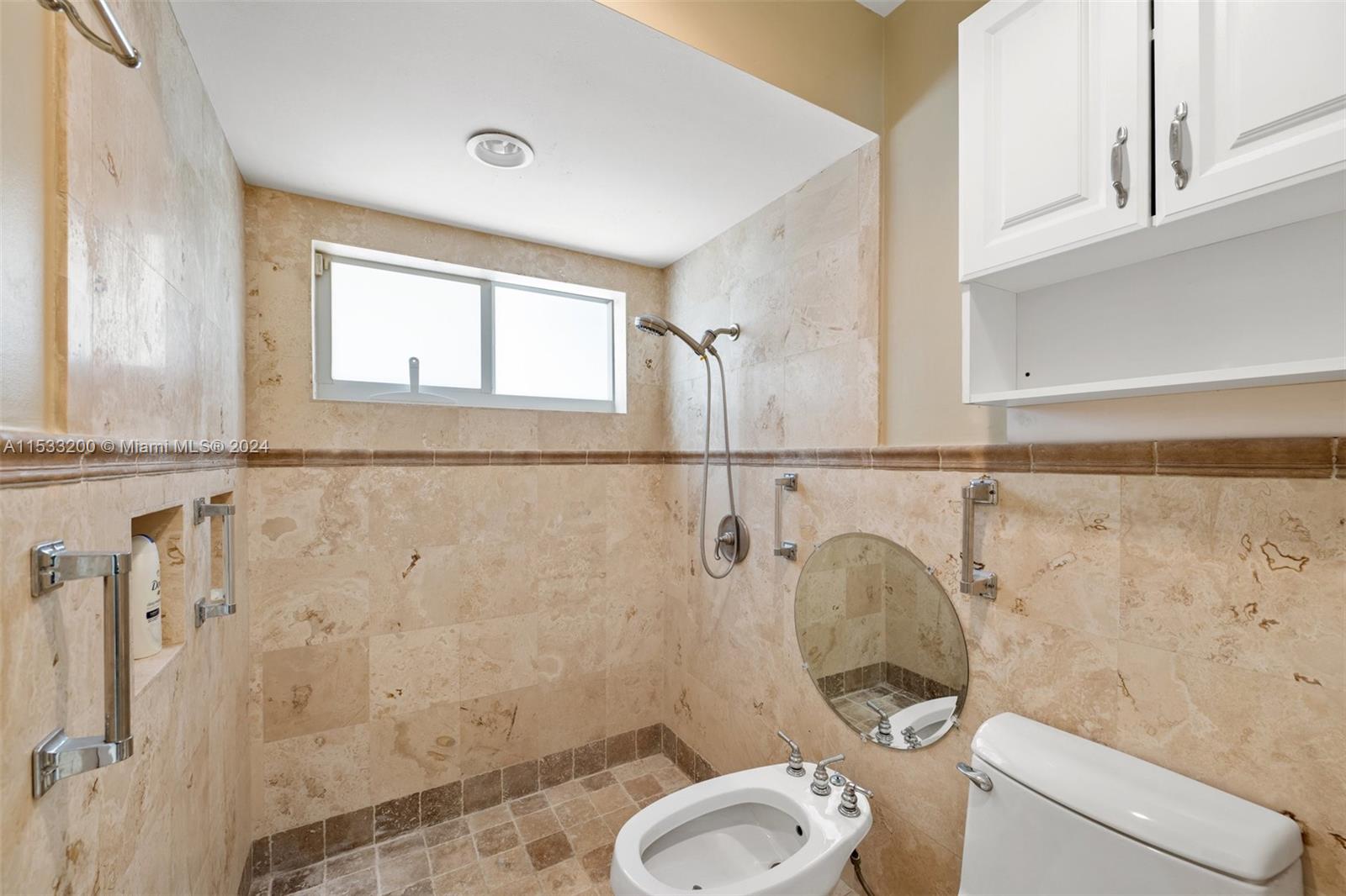 113 Kensington Road Hollywood, FL 33021 - Photo 16 of 32 Master bathroom