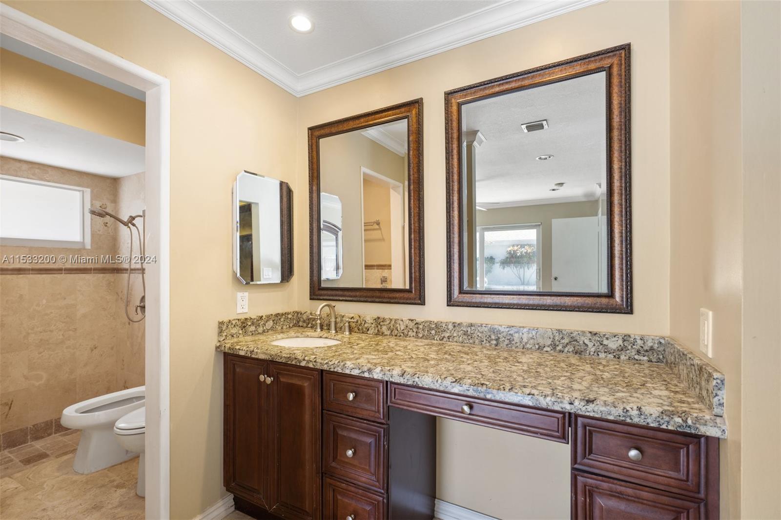 113 Kensington Road Hollywood, FL 33021 - Photo 17 of 32 Master bathroom