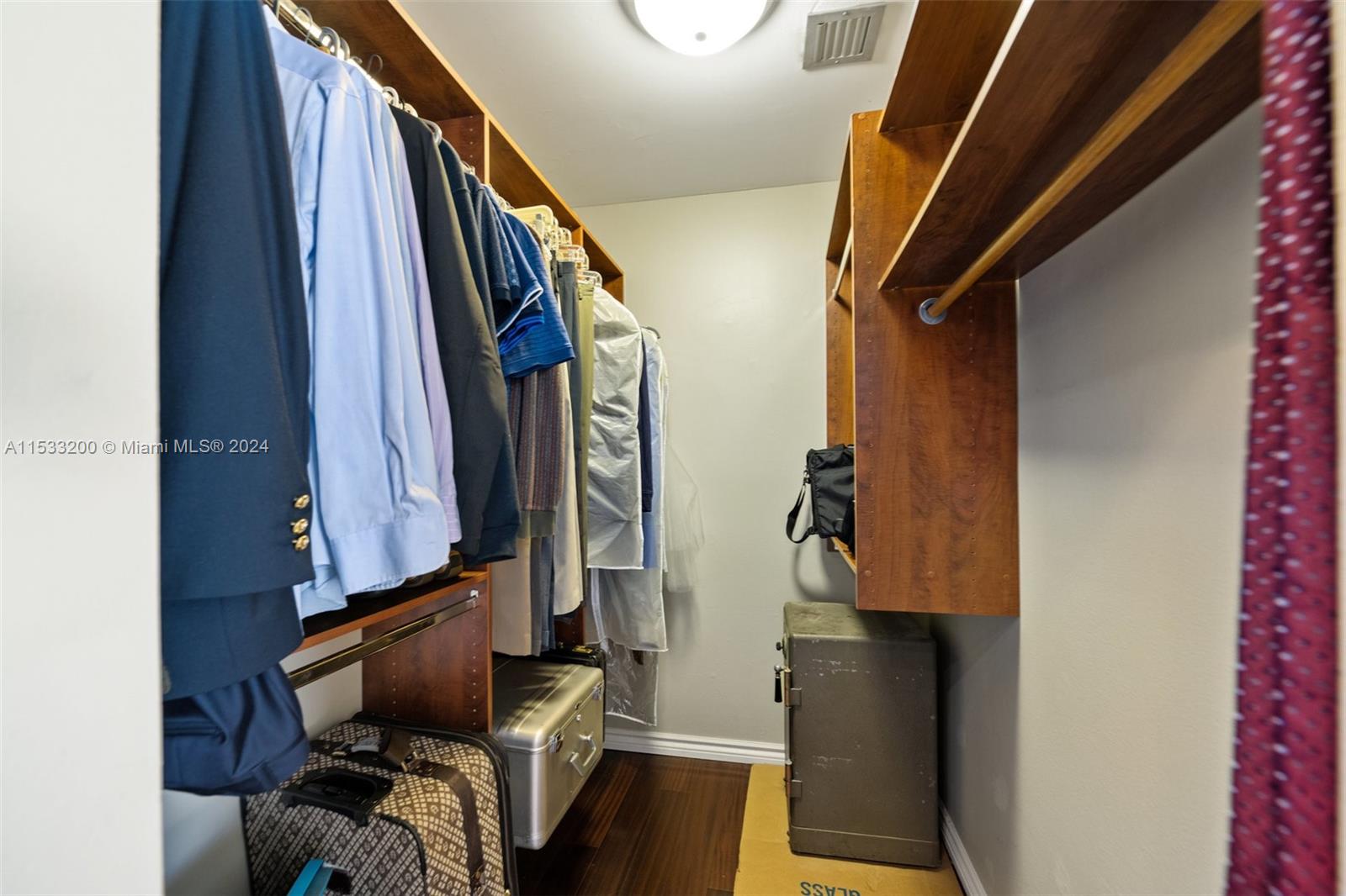 113 Kensington Road Hollywood, FL 33021 - Photo 18 of 32 Walk-in closet