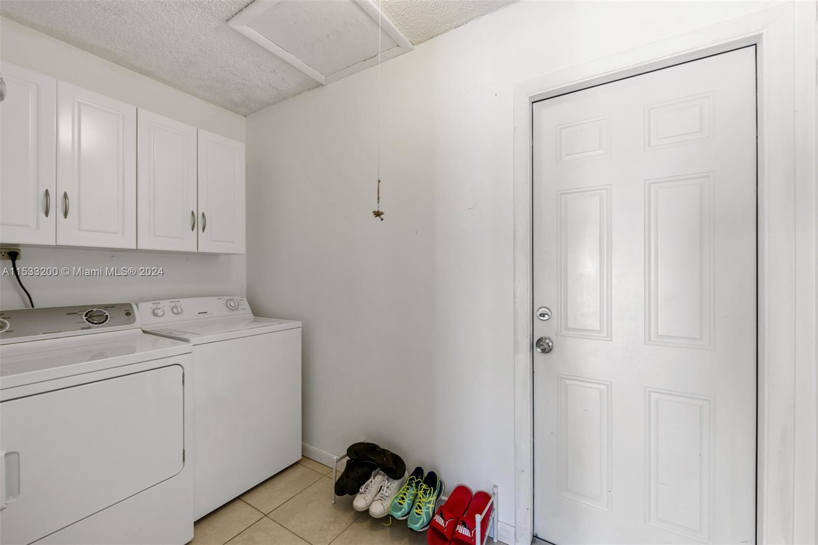 113 Kensington Road Hollywood, FL 33021 - Photo 23 of 32 Laundry room