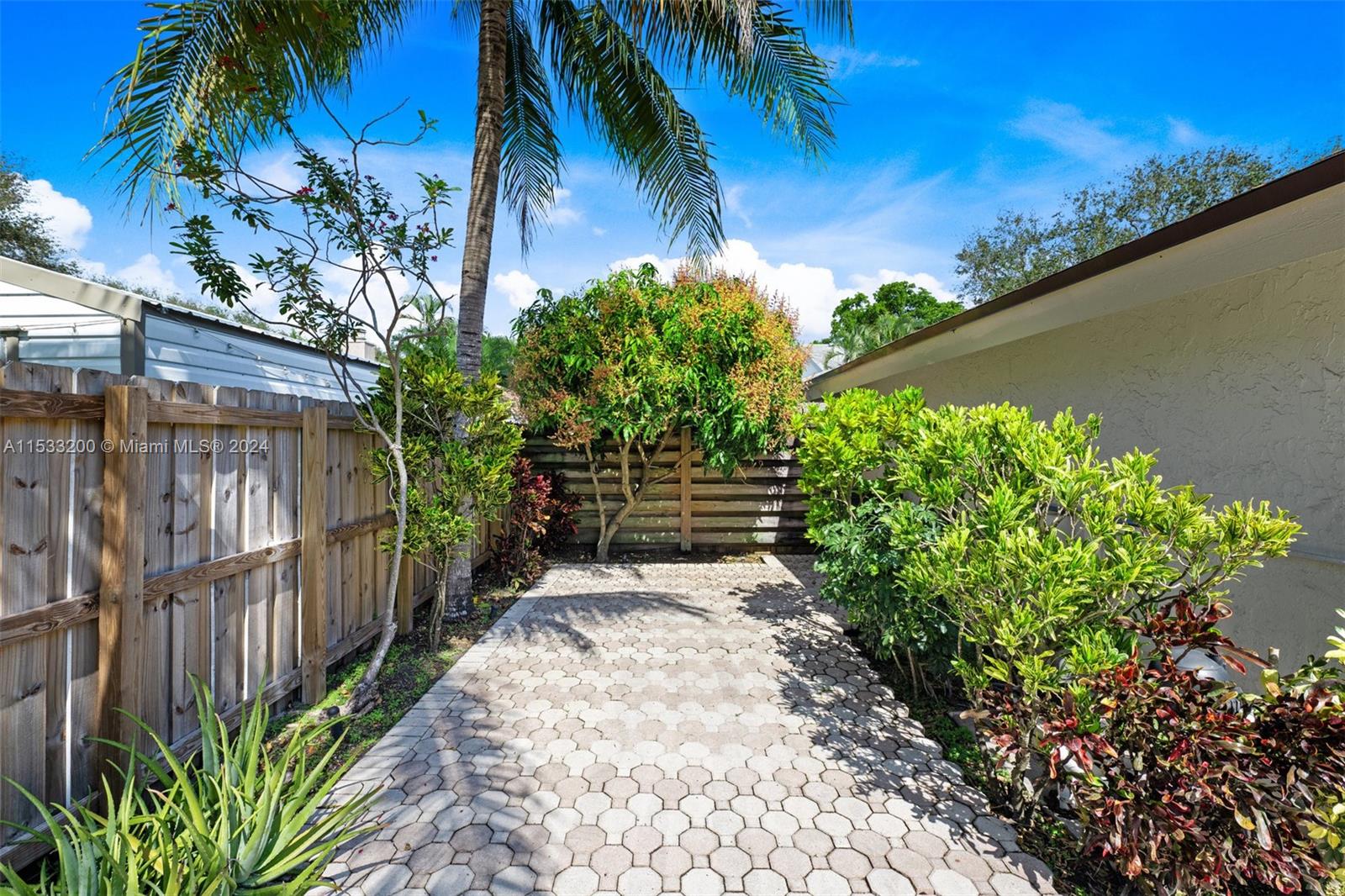 113 Kensington Road Hollywood, FL 33021 - Photo 29 of 32 Extra deck space by the pool area!