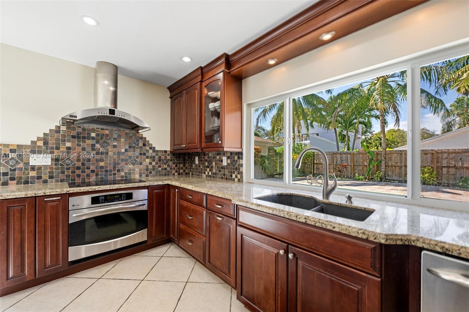 113 Kensington Road Hollywood, FL 33021 - Photo 4 of 32 Impact windows throughout the house