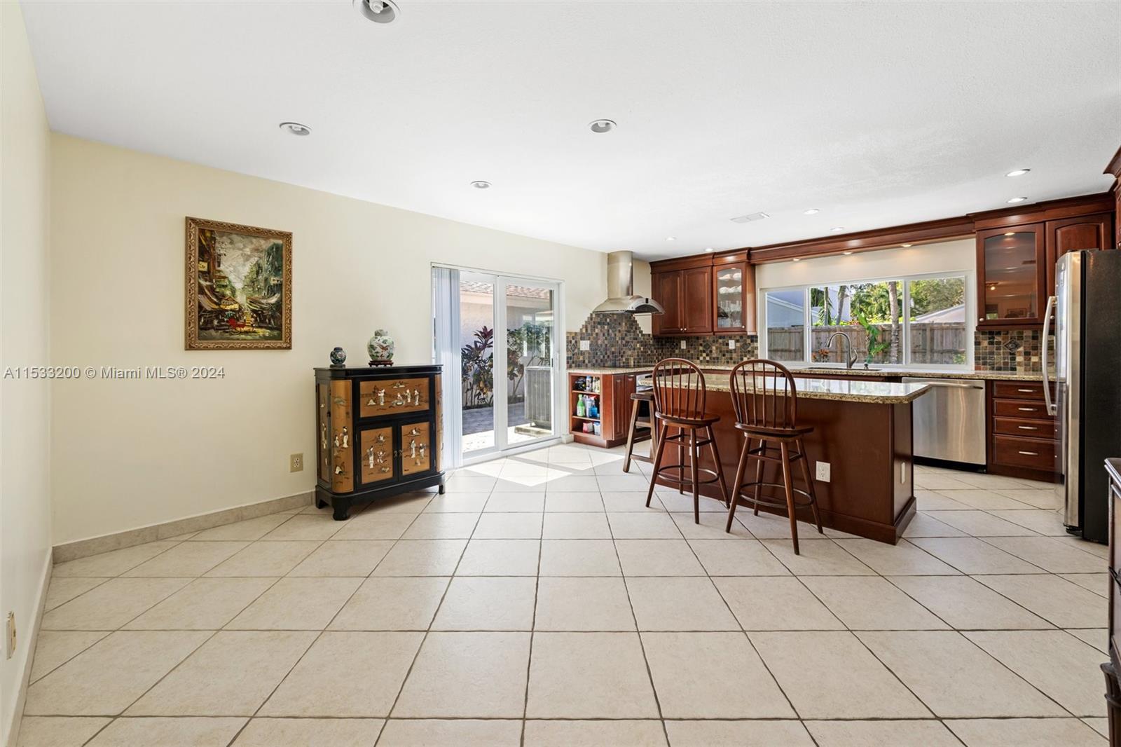113 Kensington Road Hollywood, FL 33021 - Photo 5 of 32 Family room